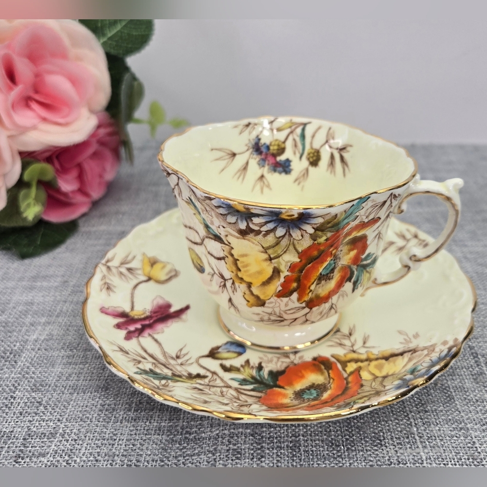 Vintage Aynsley Poppies Teacup & Saucer Gold Rim Textured Bone China‎